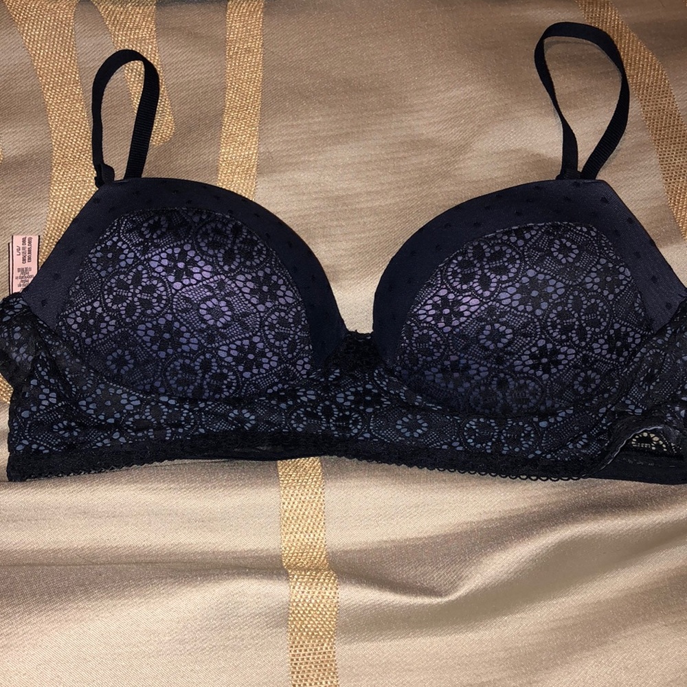 Victoria’s Secret lace blue bralette L